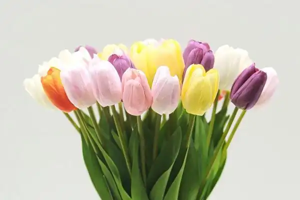 How to arrange artificial tulips in vase